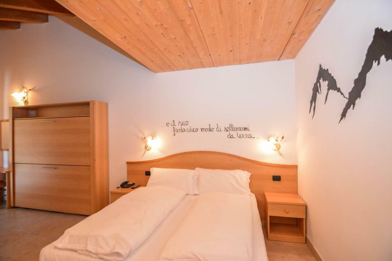 Alpieve Albergo Pieve เปียเว ดิ เลโดร ภายนอก รูปภาพ