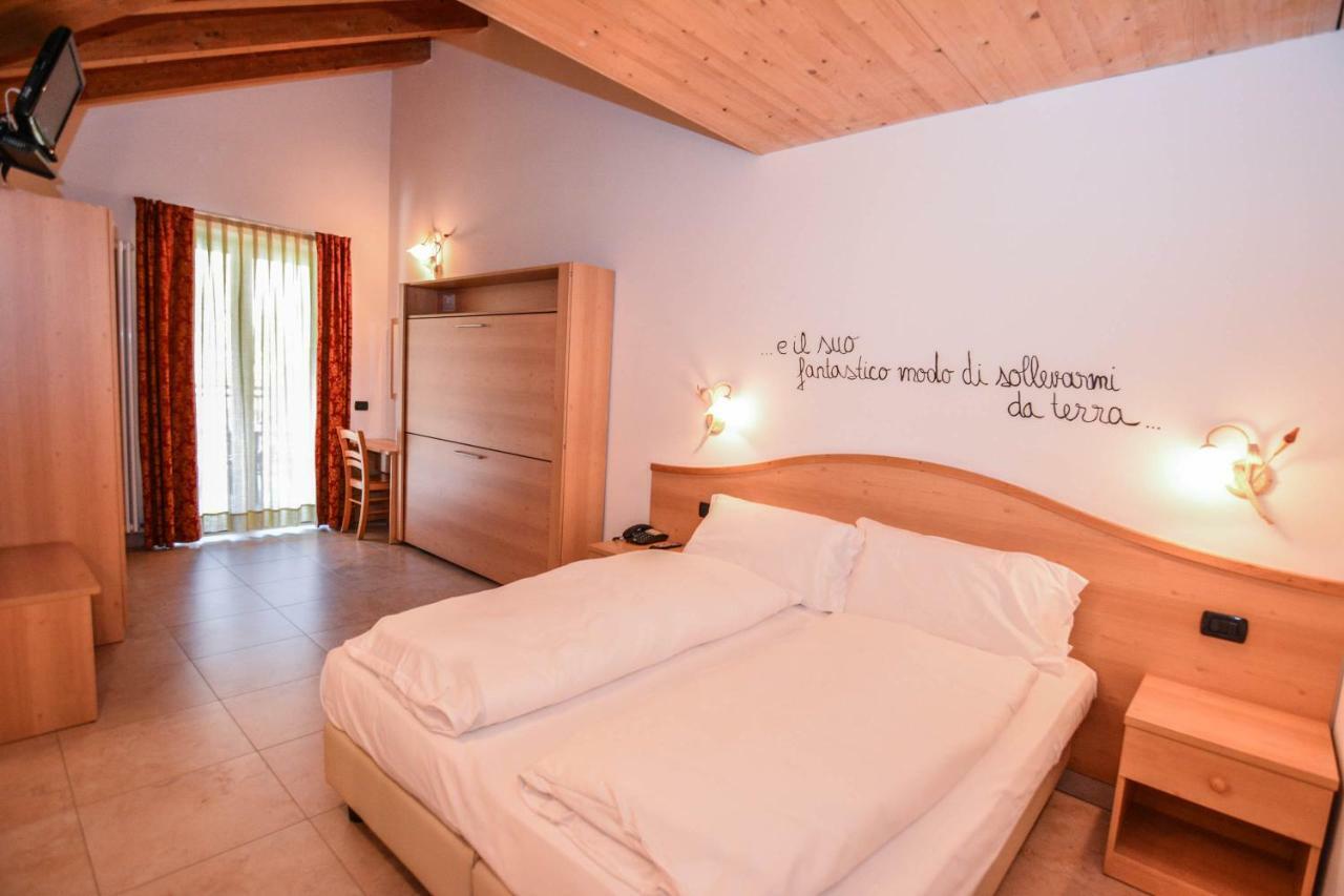 Alpieve Albergo Pieve เปียเว ดิ เลโดร ภายนอก รูปภาพ