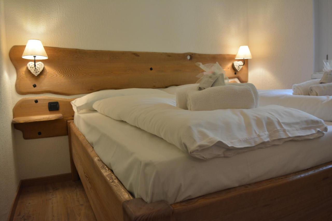 Alpieve Albergo Pieve เปียเว ดิ เลโดร ภายนอก รูปภาพ