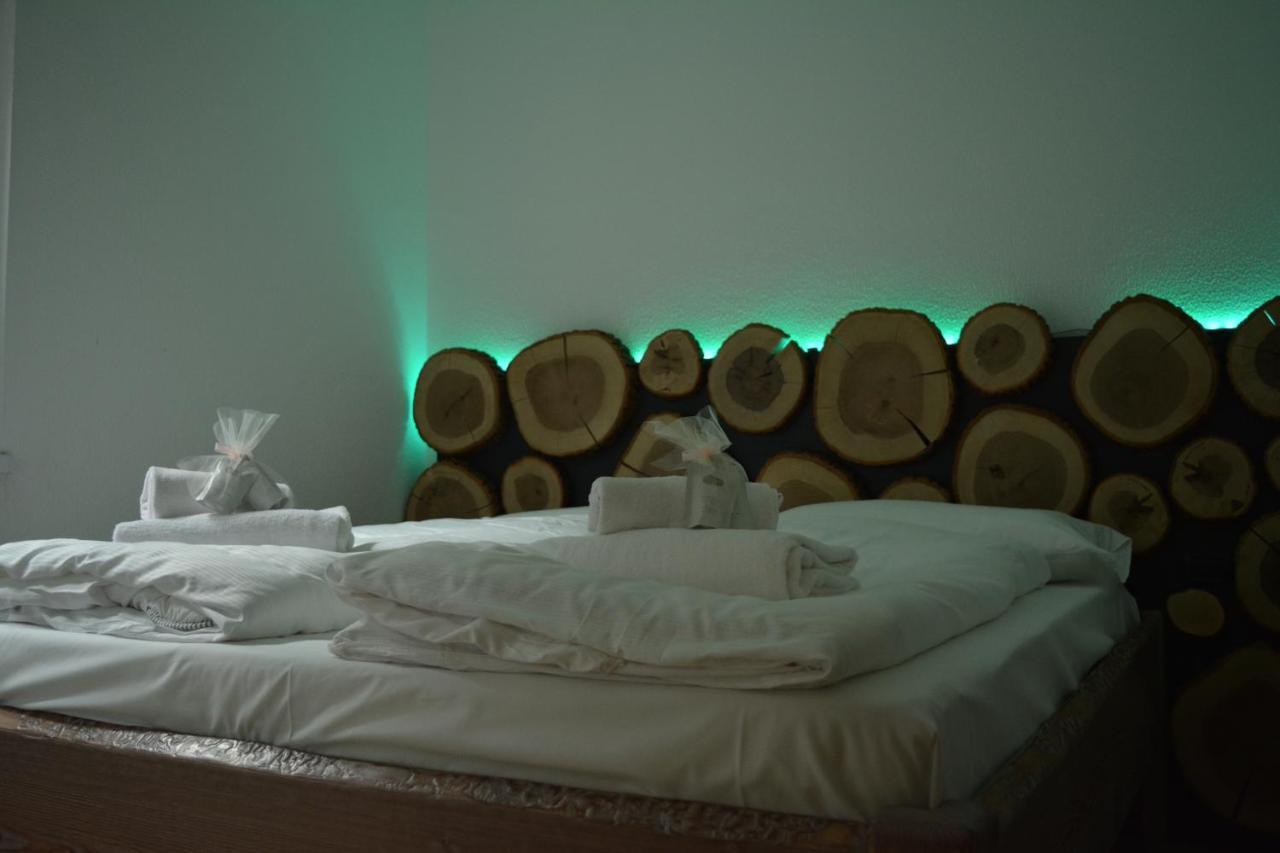 Alpieve Albergo Pieve เปียเว ดิ เลโดร ภายนอก รูปภาพ